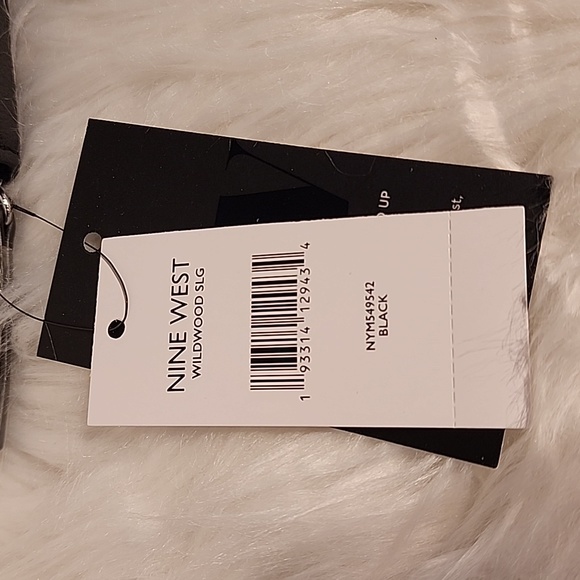 Nine West  Wallet NWT will hold lots of credit crads - Picture 4 of 11
